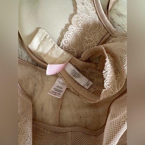 Four Victoria’s Secret Bras-Size 36C - Picture 15 of 15